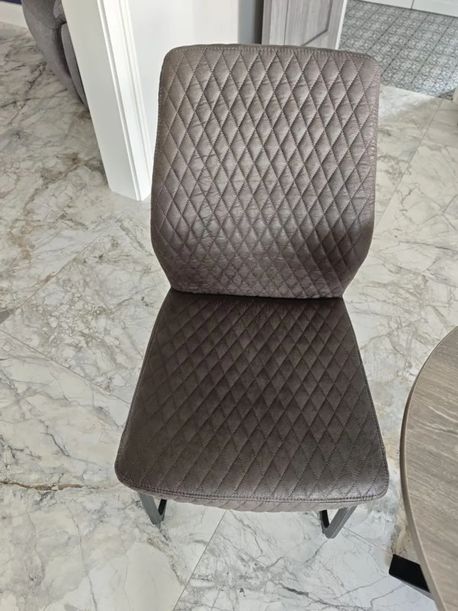 table and chairs - Image 4