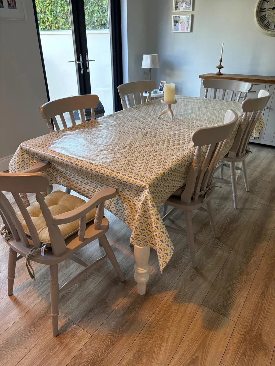 Kitchen table and 6 chairs - Image 1
