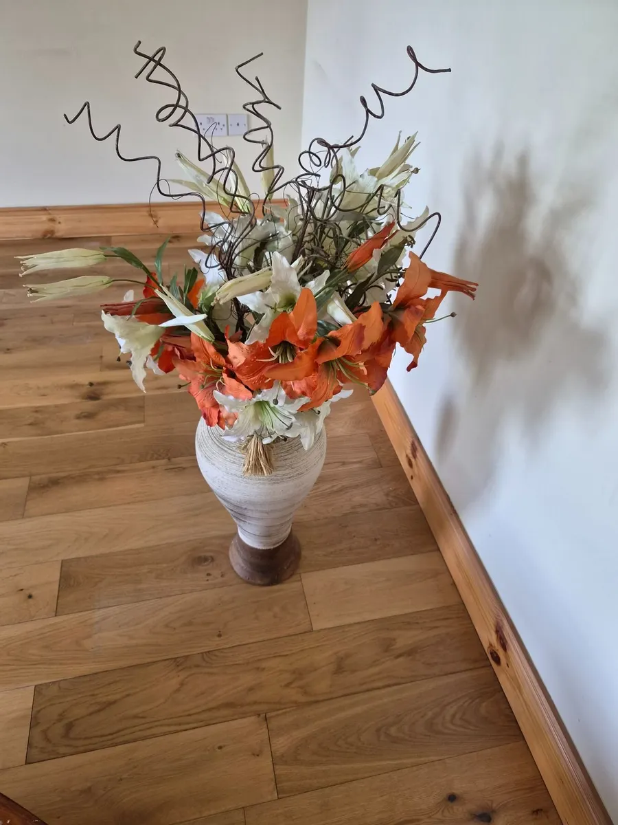 Artificial  flower  arrangement free