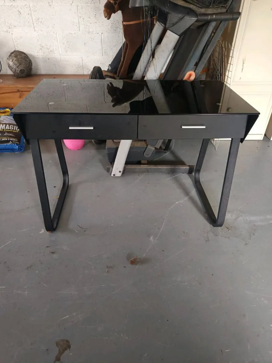Desk - Image 2