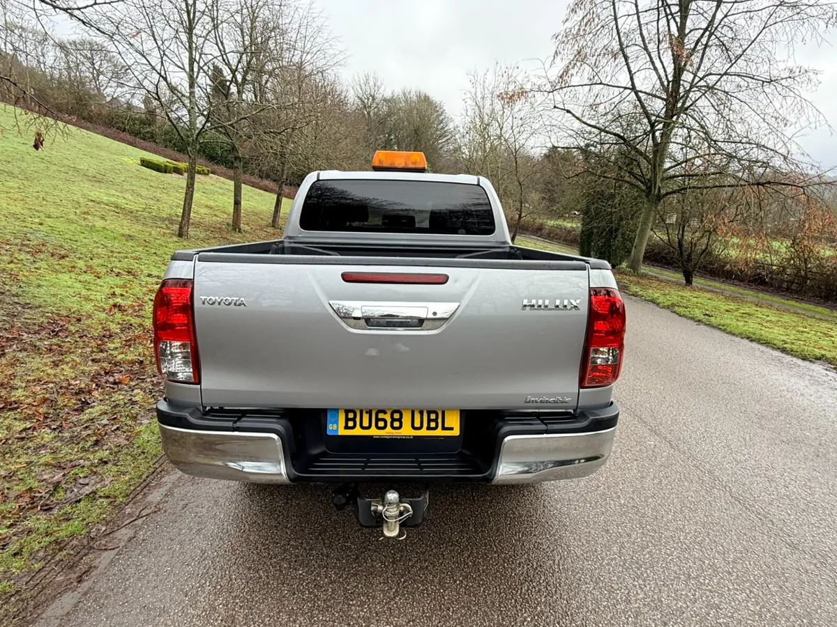 2018 Toyota Hilux PickUp Van - Image 4