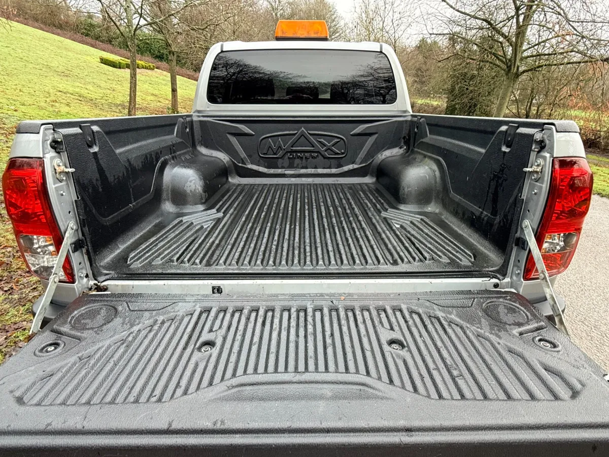 2018 Toyota Hilux PickUp Van - Image 2