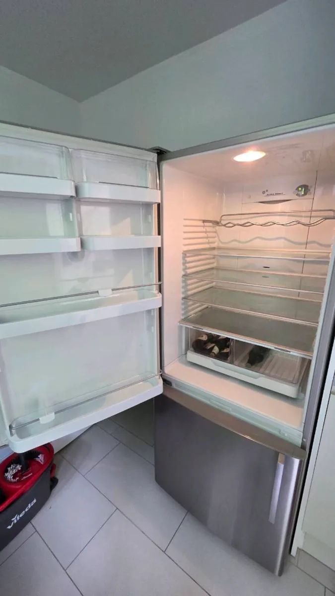 Fisher & Paykel Freestanding Refrigerator-Freezer - Image 3