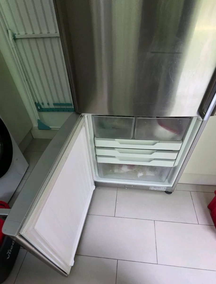 Fisher & Paykel Freestanding Refrigerator-Freezer - Image 4