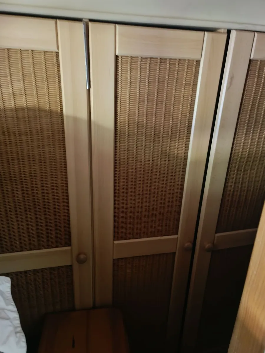 Bedroom furniture - Image 4