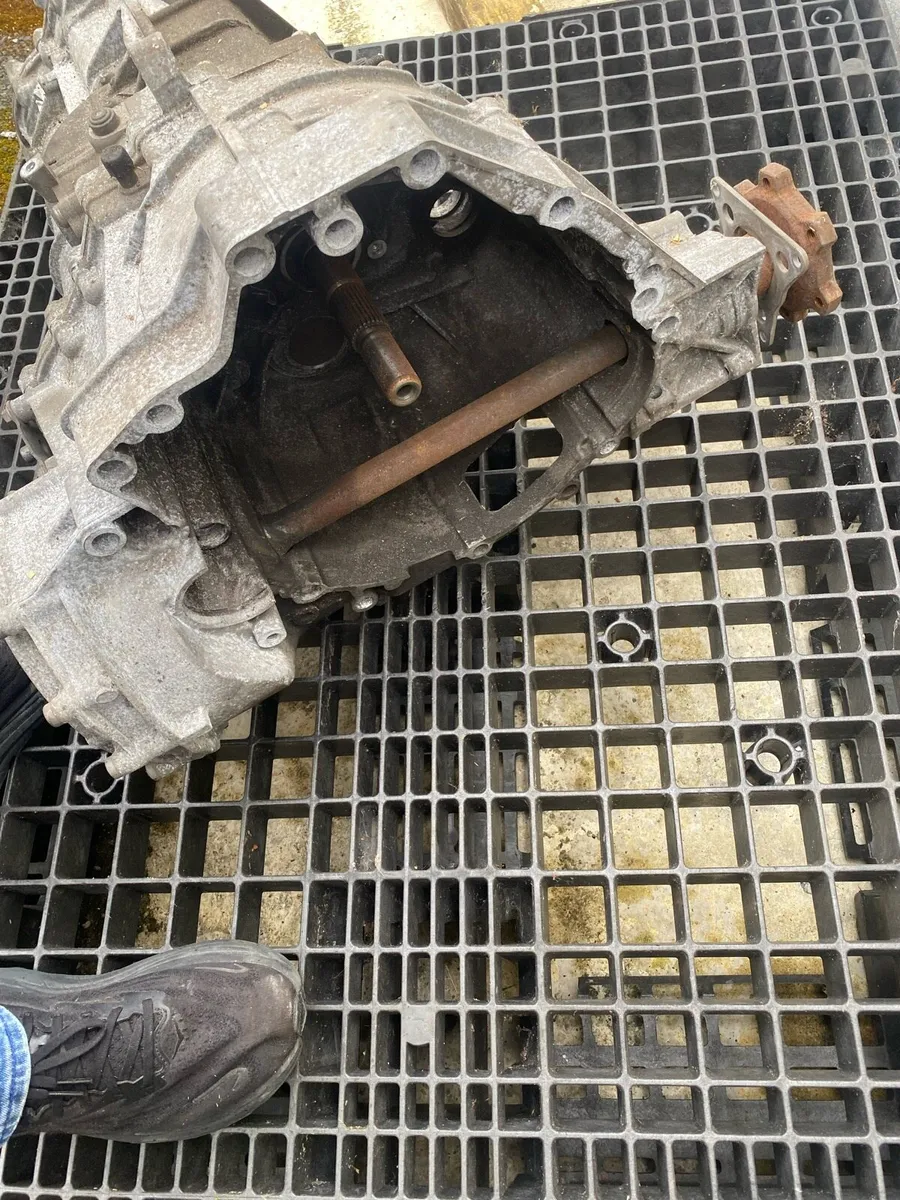Audi a4 gear box - Image 1