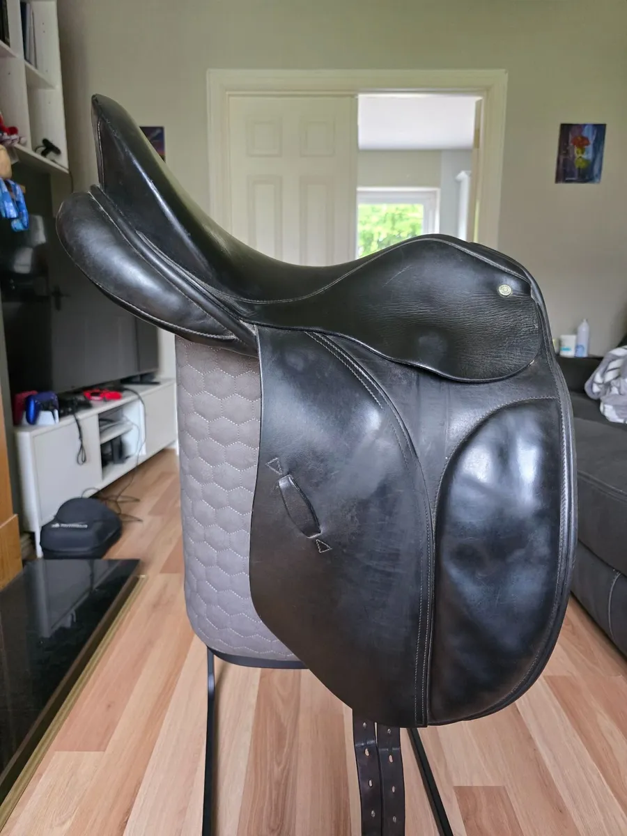 17" Black Jeffries saddle - Image 1