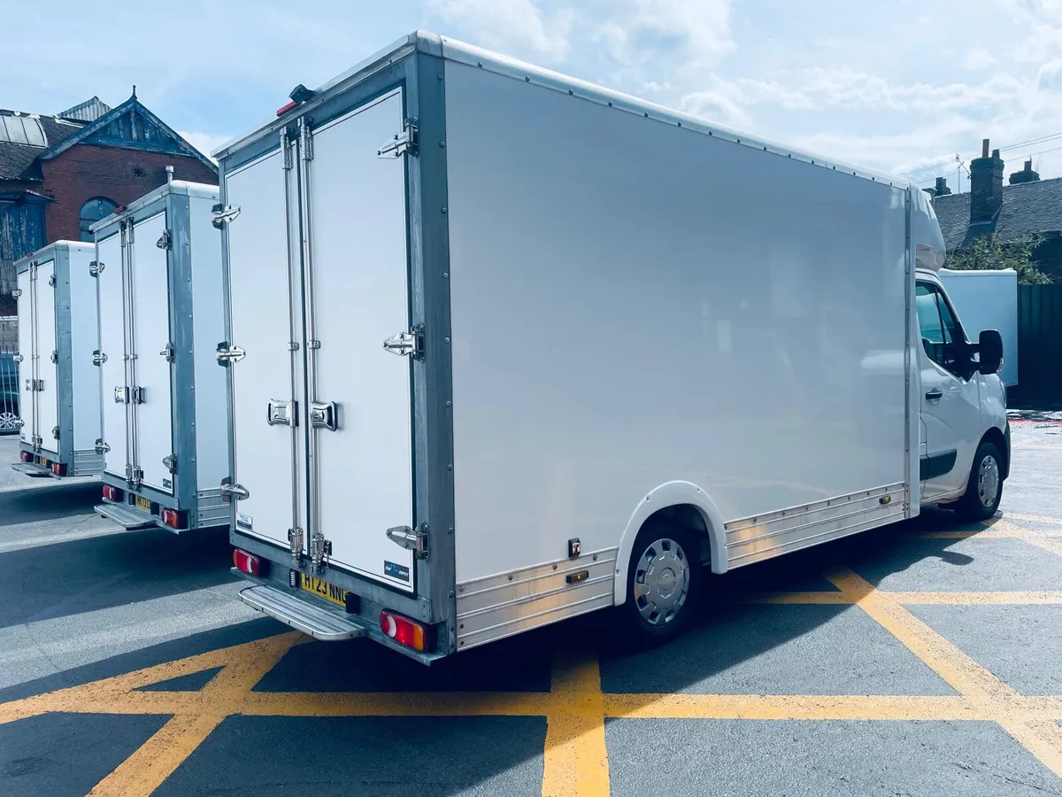 2023 Renault Master Luton Low Loader Van - Image 4
