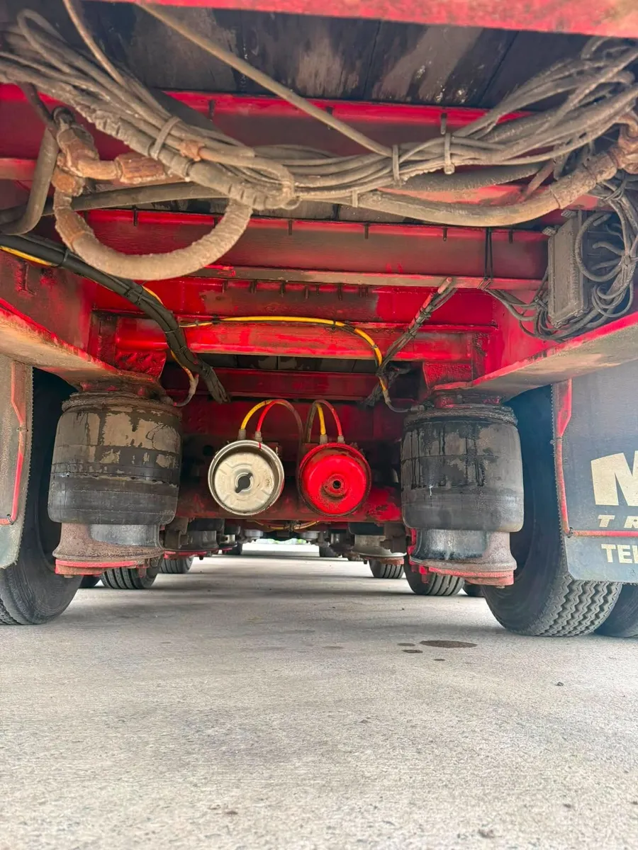 2008 McCauley / MAC Tri-Axle Step-Frame Low Loader - Image 3