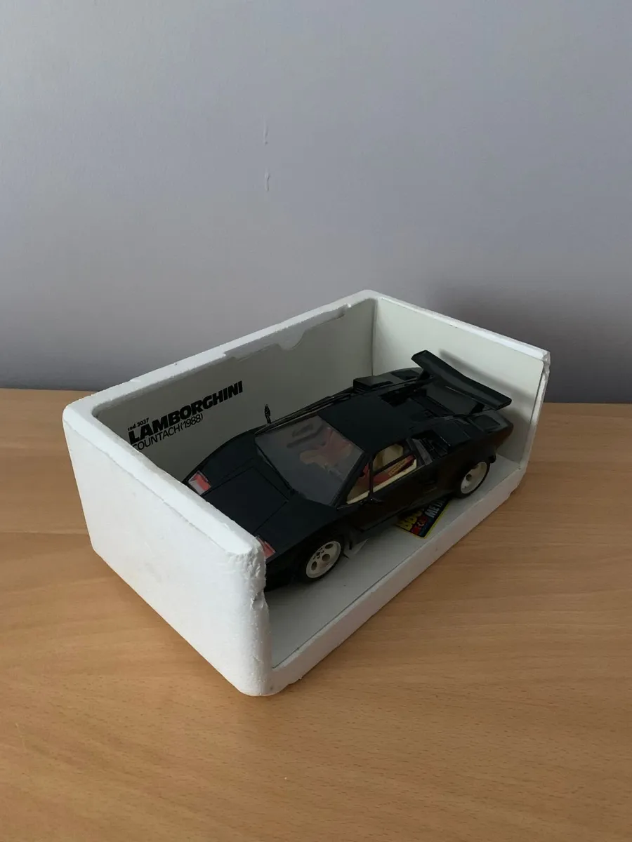 1988 Lamborghini Countach 1/18 Burago Model Car - Image 2
