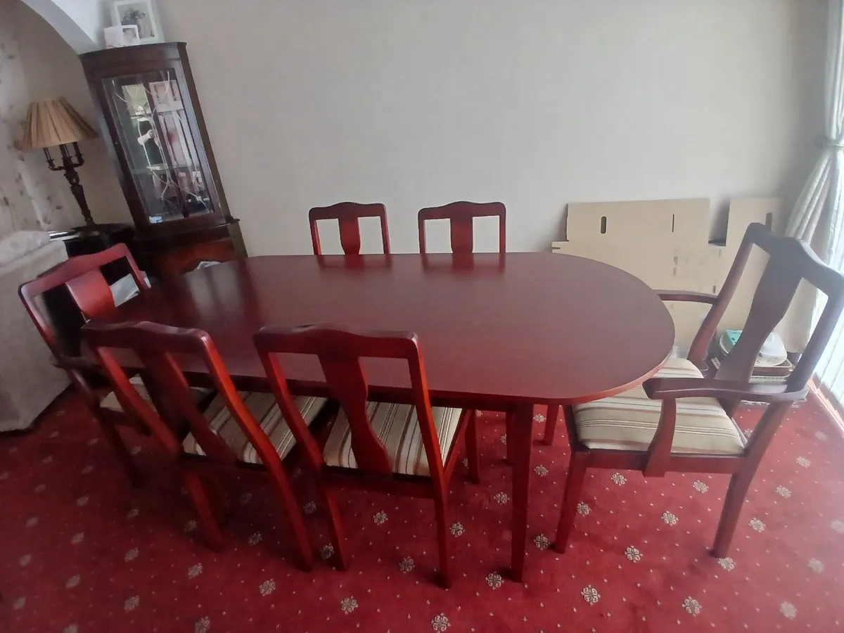 Mahogany table & 6 chairs - Image 3