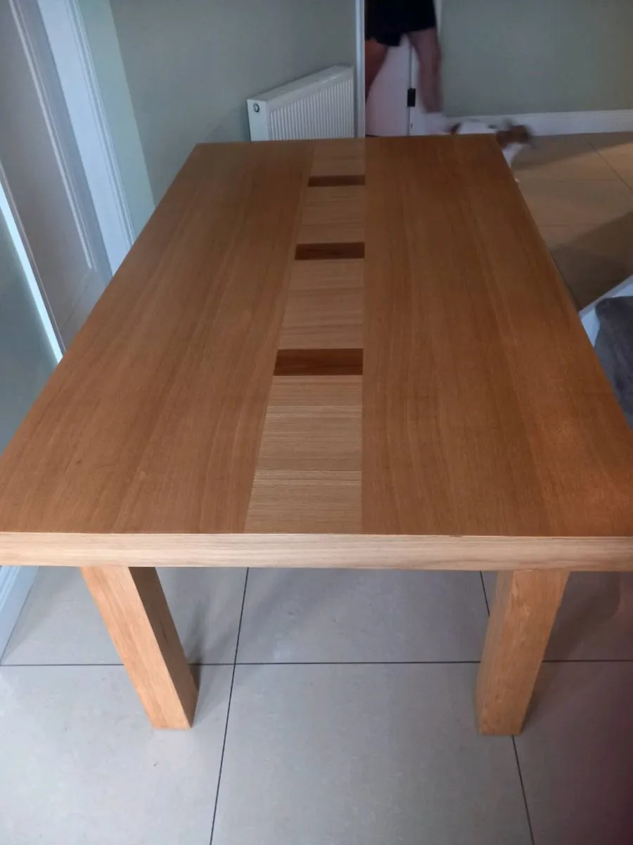 Oak dining room table - Image 1