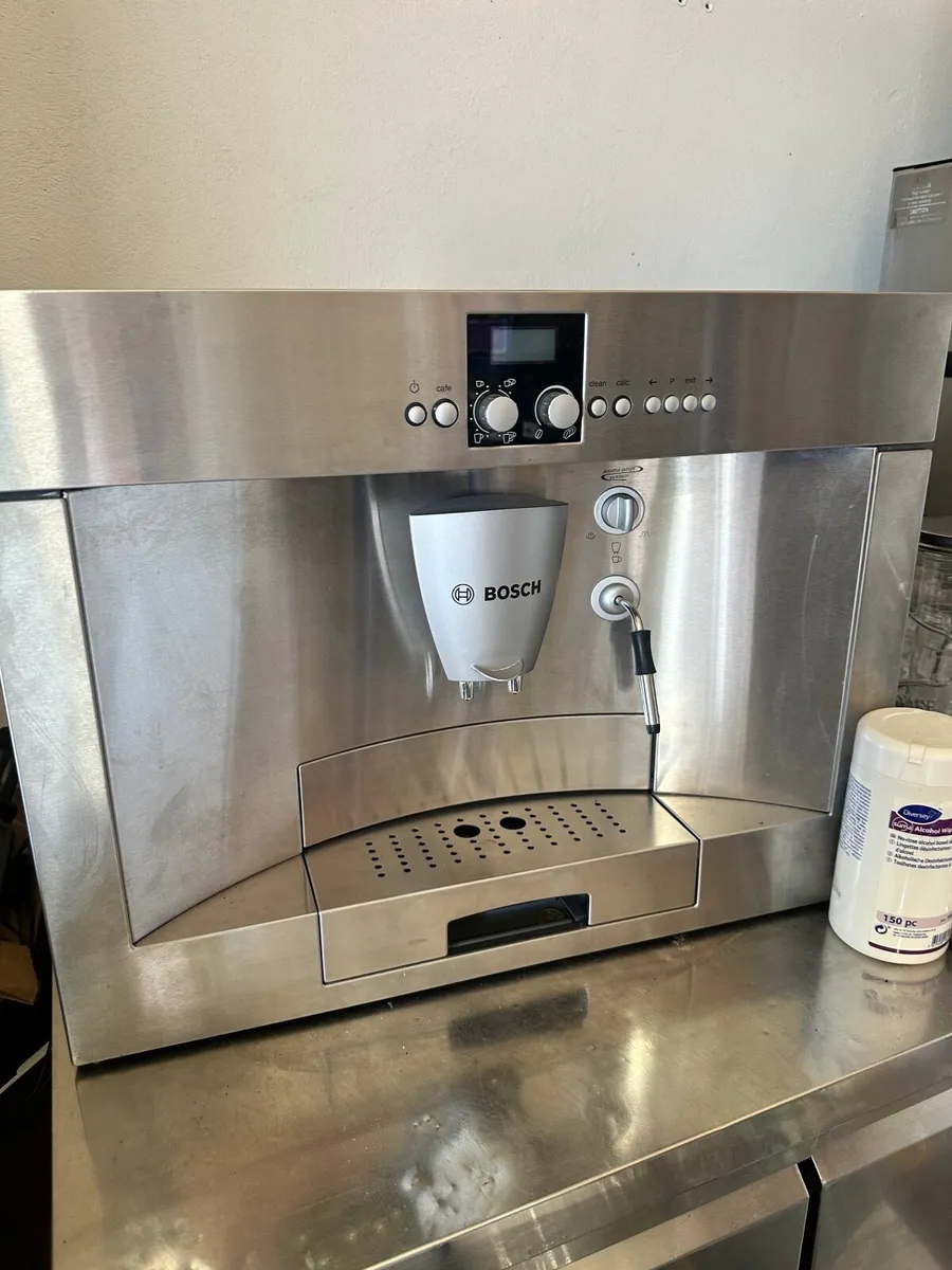 Bosch  coffee machine with sliding drawer. - Image 1