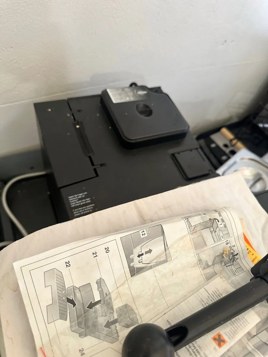 Bosch  coffee machine with sliding drawer. - Image 4