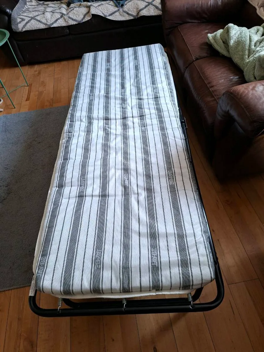 Fold up bed