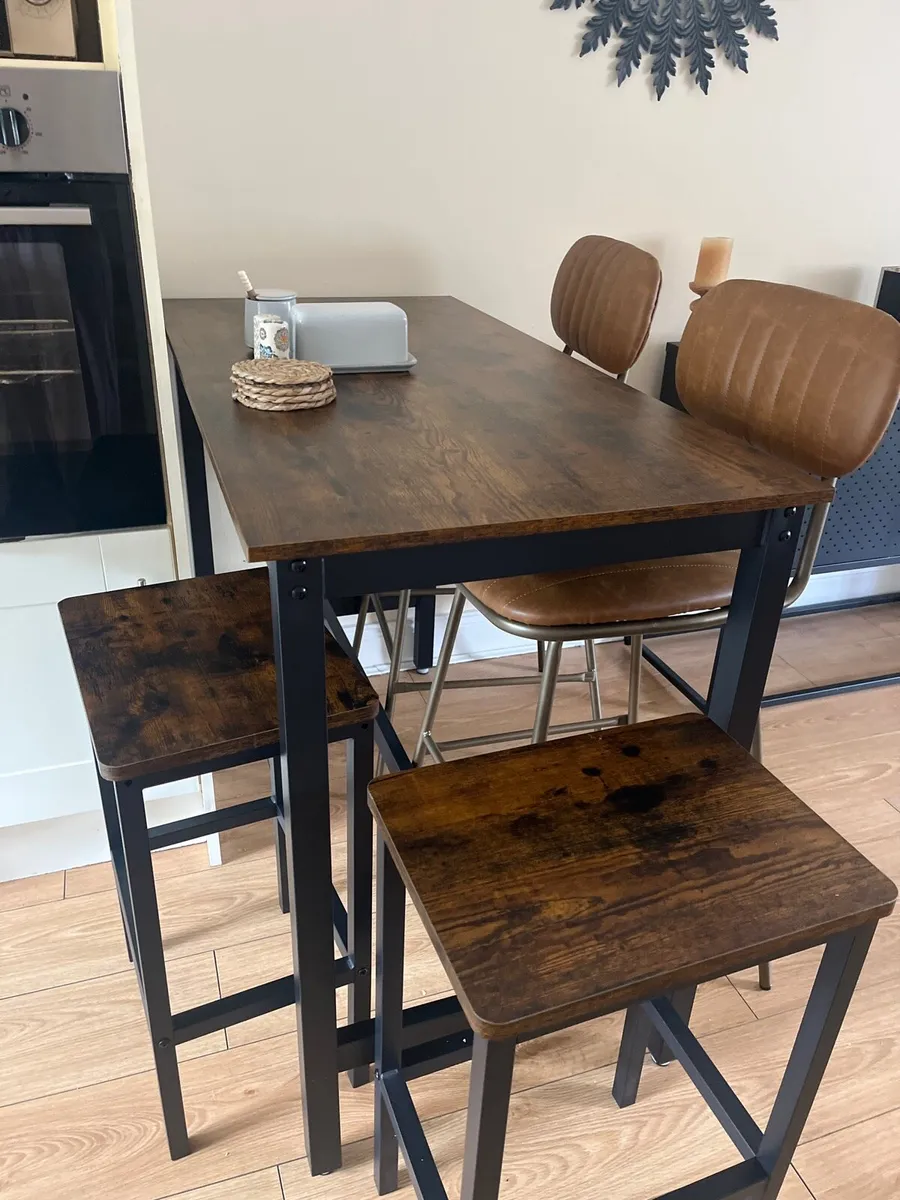 Breakfast Bar Tabke - Image 1