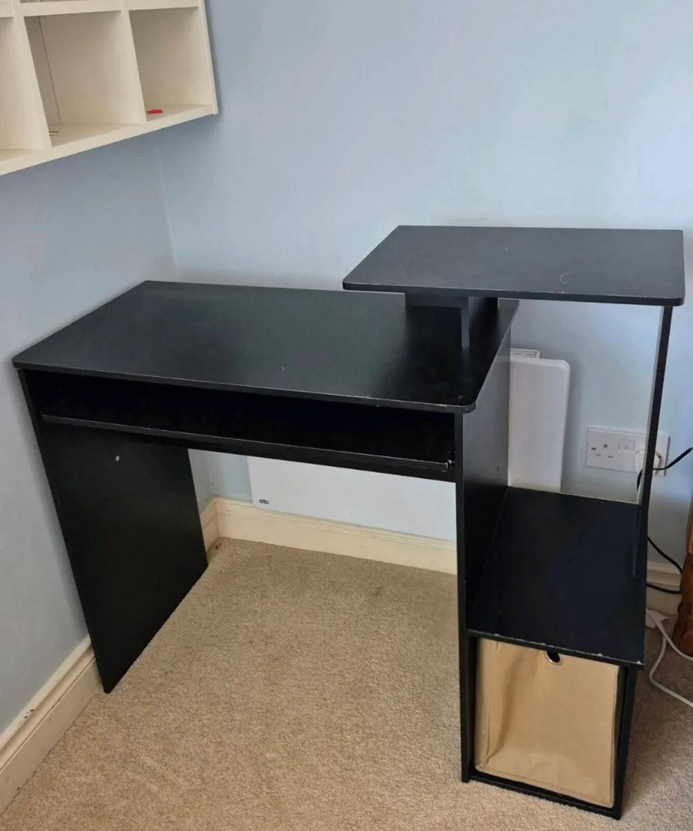 Computer desk
