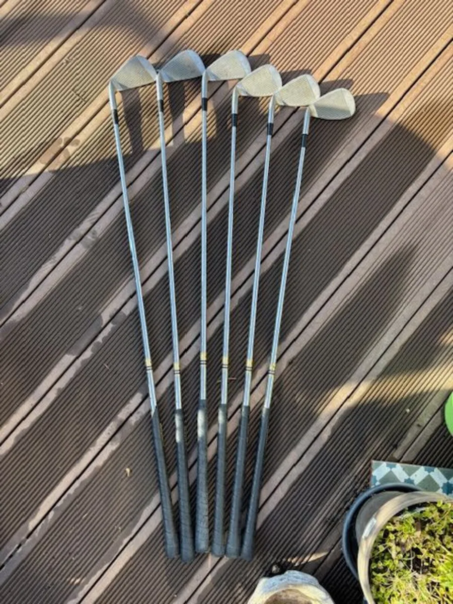 Golf clubs and bag - Image 3