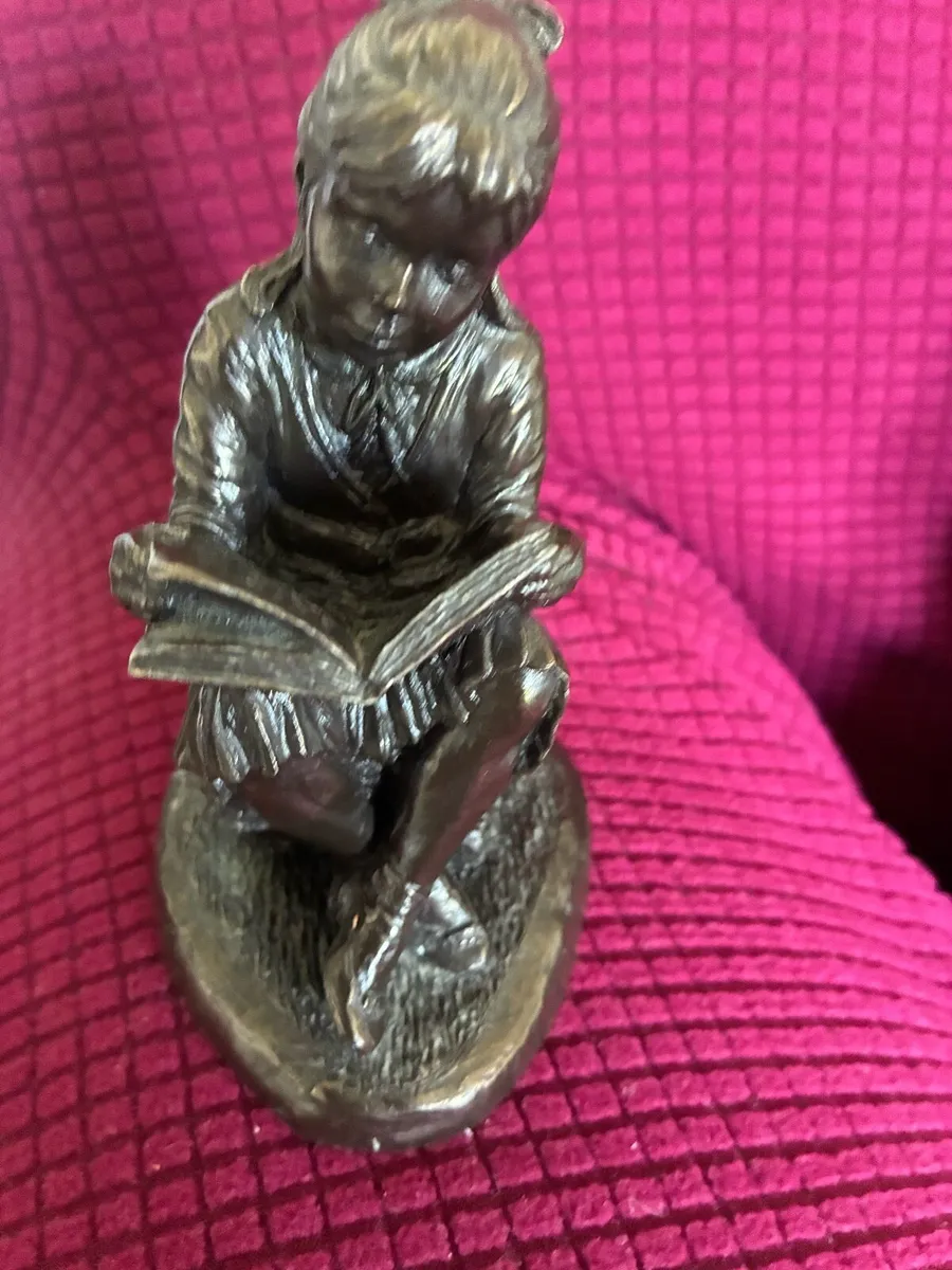Bronze - Girl Reading - Image 1