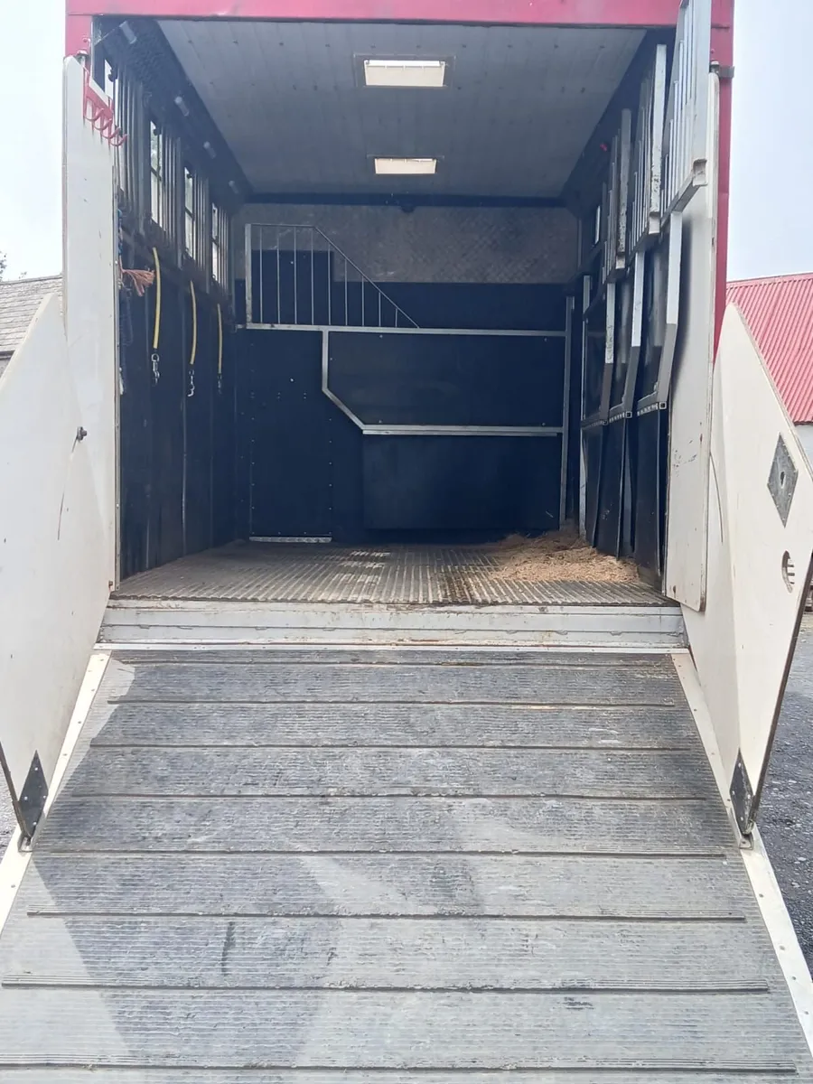 Horse truck - Image 2
