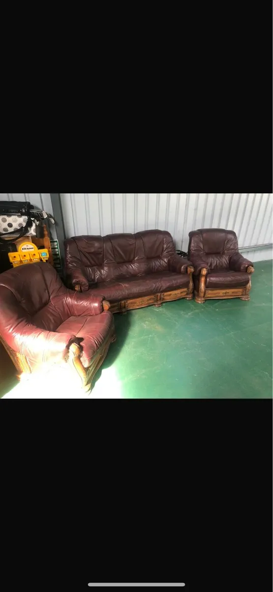 Couch and two chairs 3,1,1 - Image 3