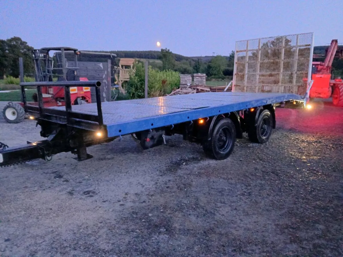Low loader - Image 1