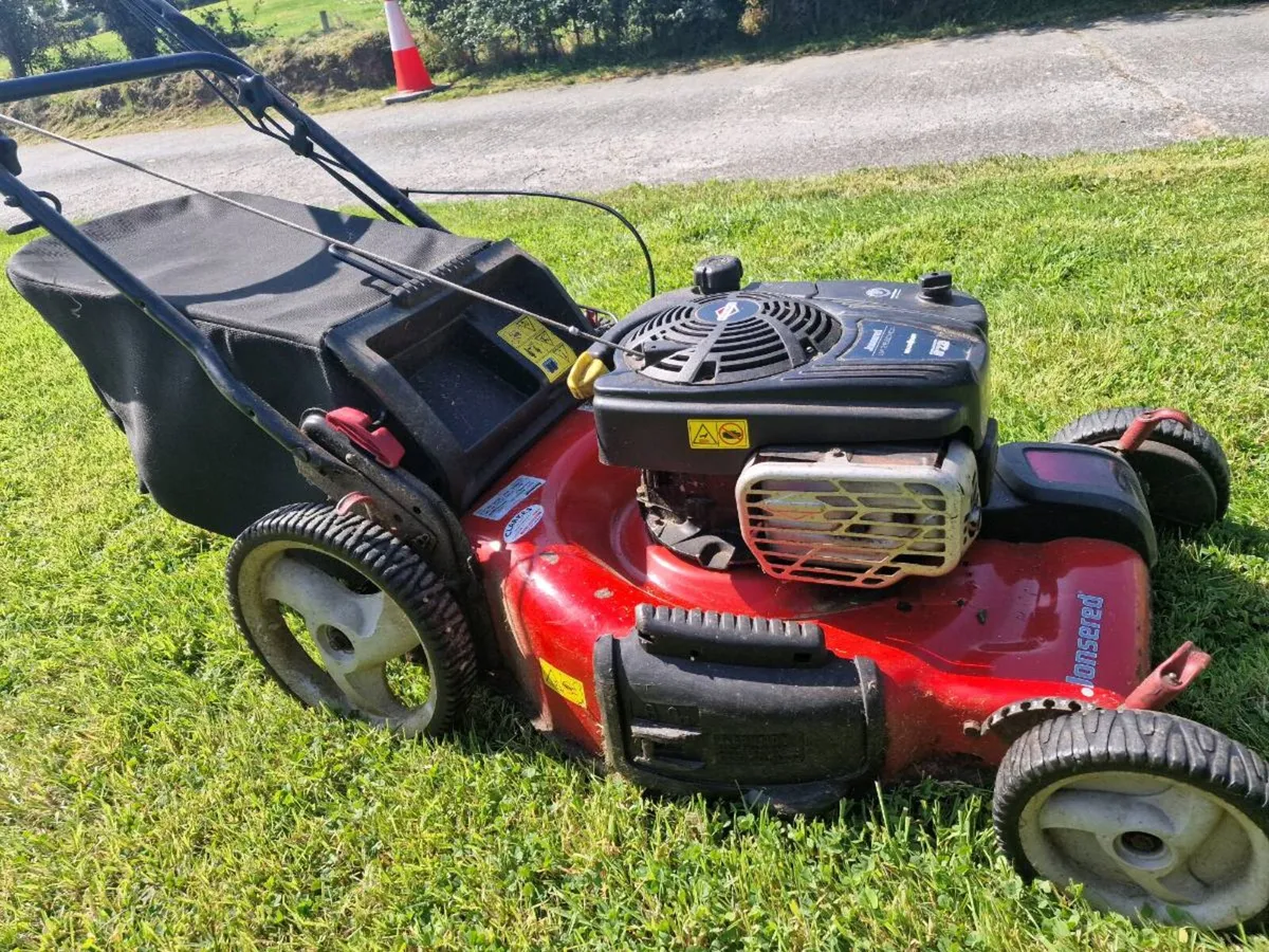 Jonsered Briggs and Strattan Lawnmower - Image 2