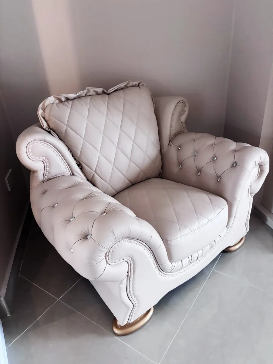 Sofa/Suite - Image 1