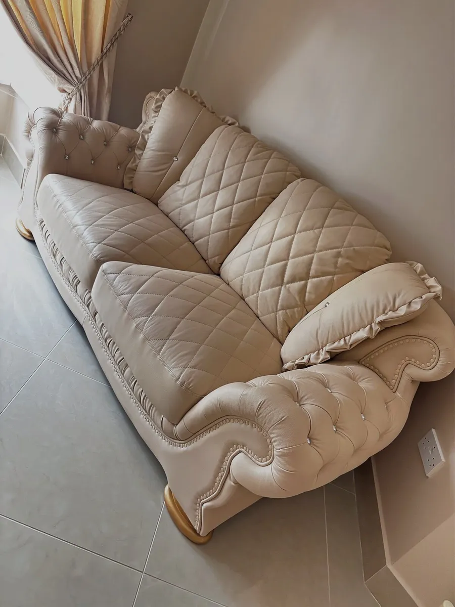Sofa/Suite - Image 2