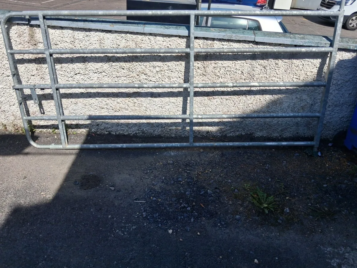 Extendable farm gate and heating oil tank - Image 1