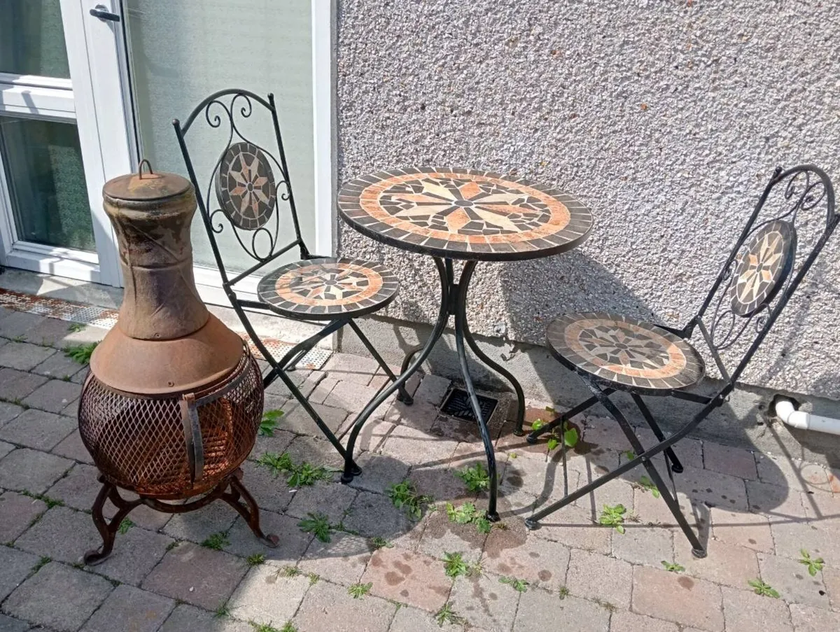 Garden table and 2 chairs garden stove - Image 1