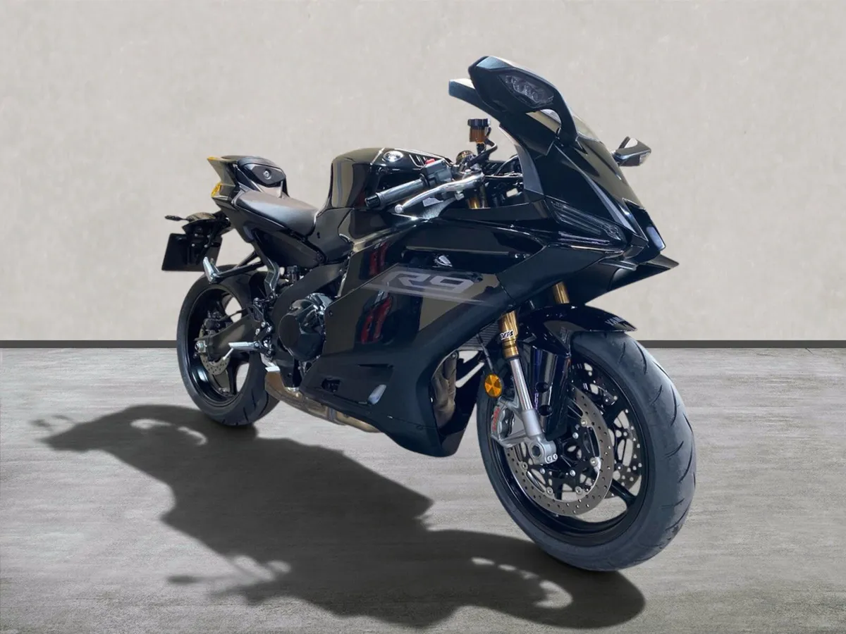 Yamaha R9 with 554 Miles, April 26 NI Reg - Image 3