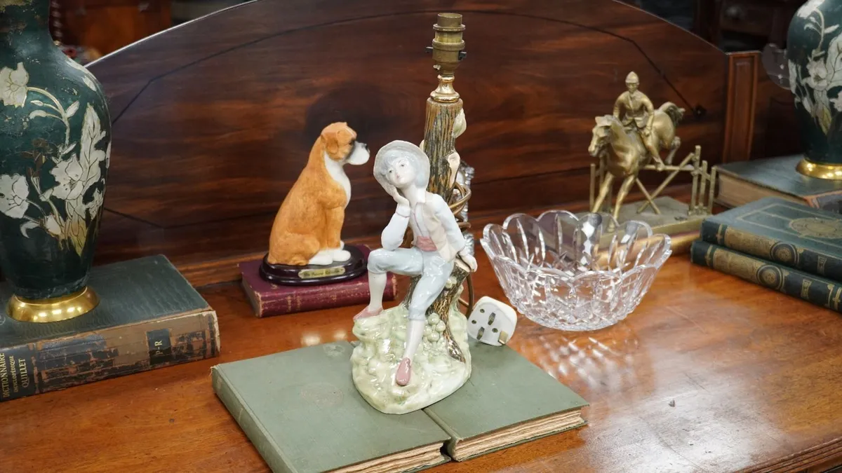 Tengra Table Lamp - Image 1