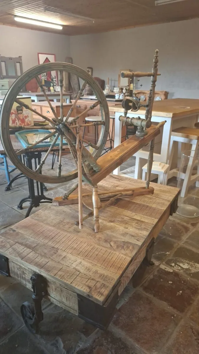 19th century Irish spinning wheel - Image 1
