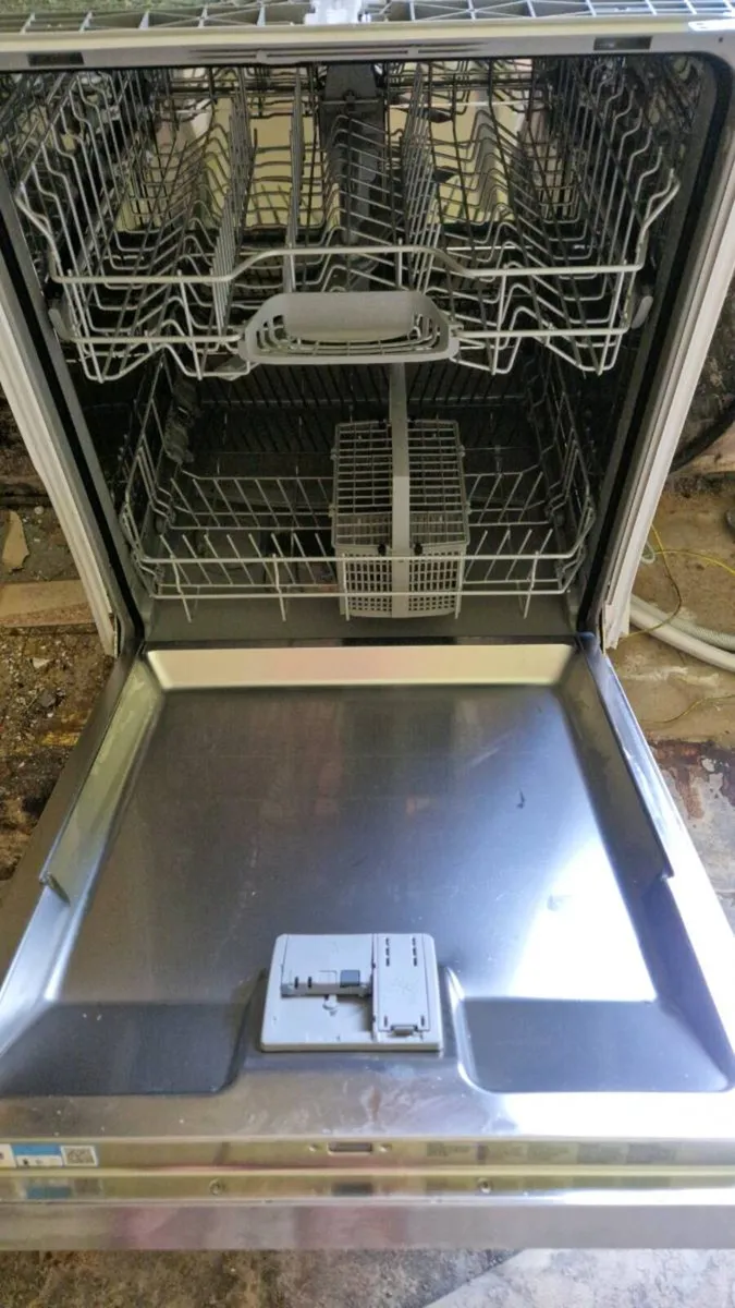 Bosch series 2 semi integrated dishwasher - Image 2