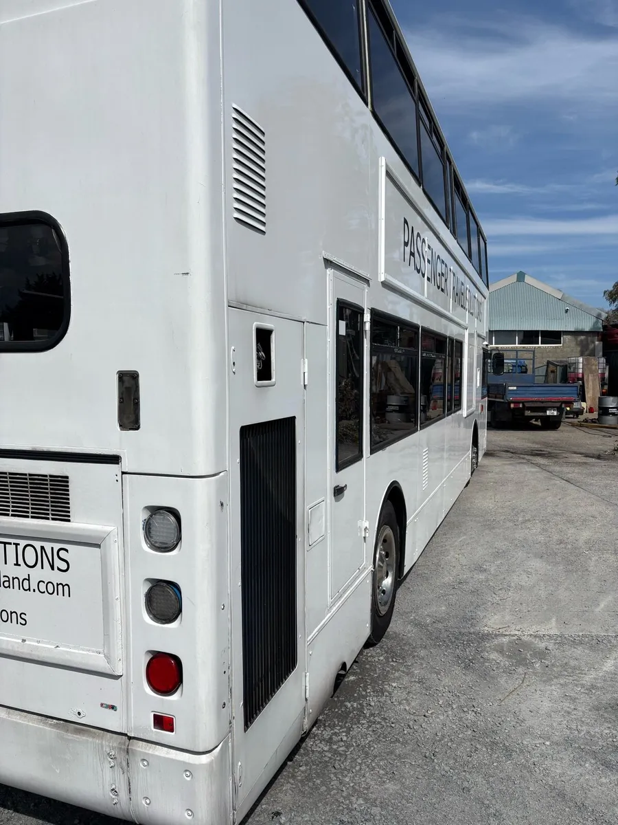 Bus - Image 4