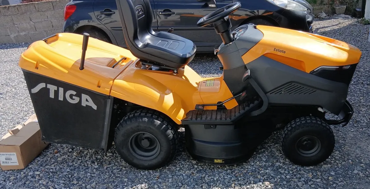 STIGA RIDING LAWNMOWER - Image 1