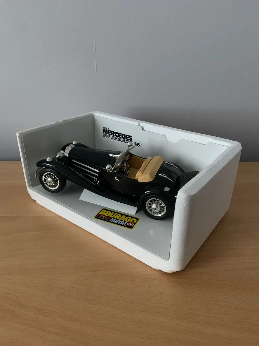 1936 Mercedes Benz Roadster 1/18 Burago Model Car - Image 2