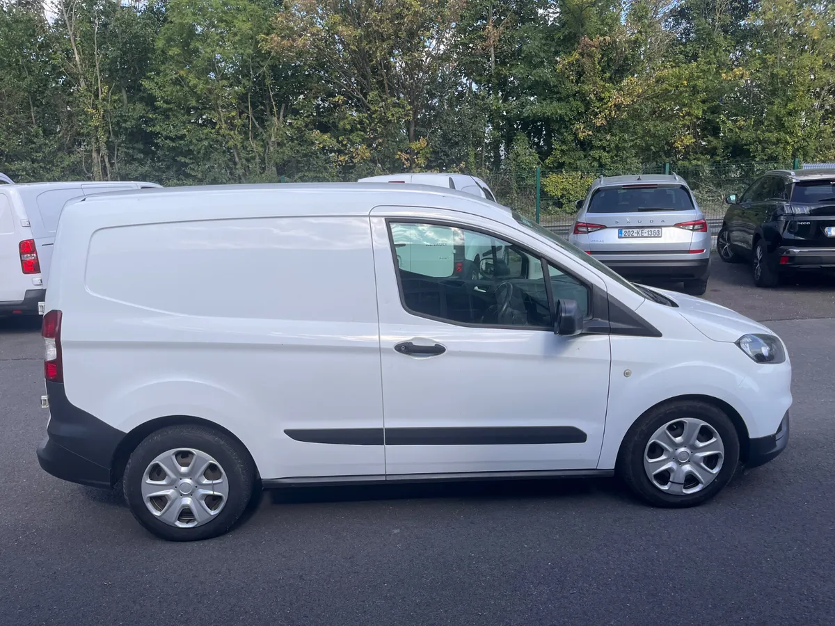 Ford Transit Courier 1.5L Diesel (1 Owner) - Image 4