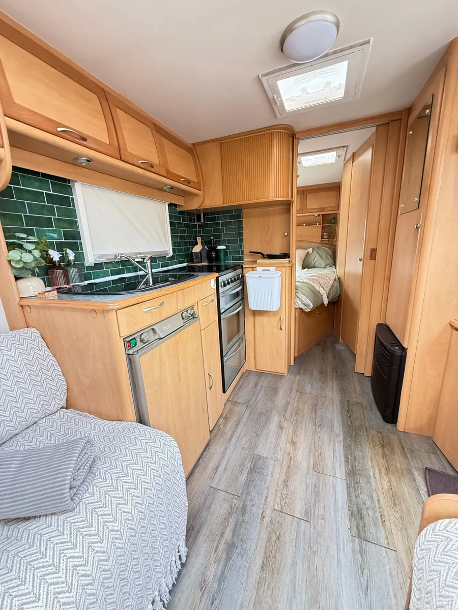 Caravan - Image 2