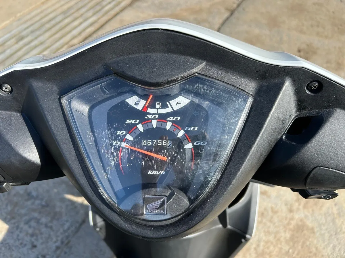 Honda scooter - Image 2