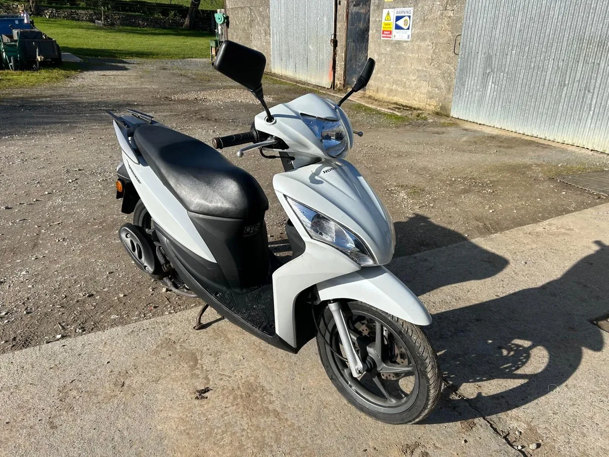 Honda scooter - Image 3