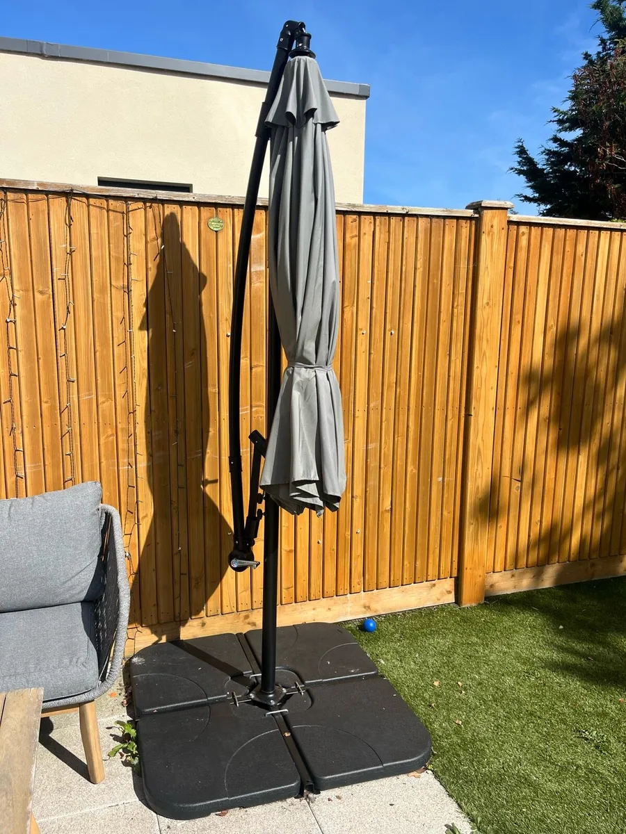 3m Cantilever Parasol With base and 4x20kg weights - Image 1