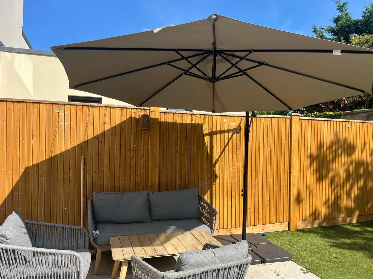 3m Cantilever Parasol With base and 4x20kg weights - Image 3