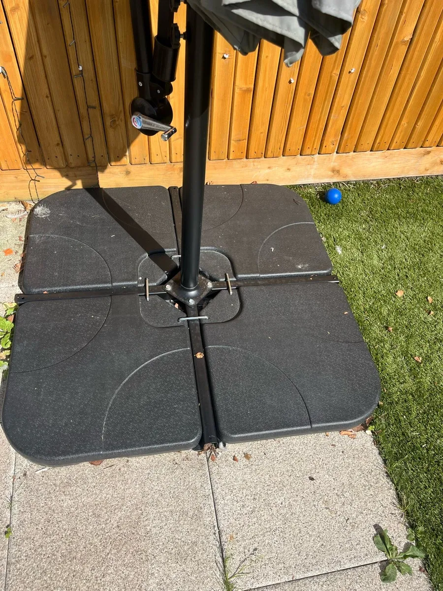 3m Cantilever Parasol With base and 4x20kg weights - Image 4