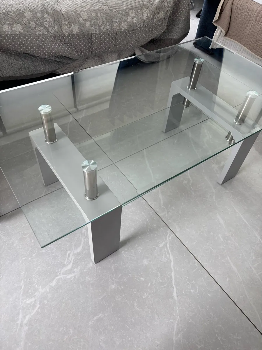 Glass coffee table - Image 1