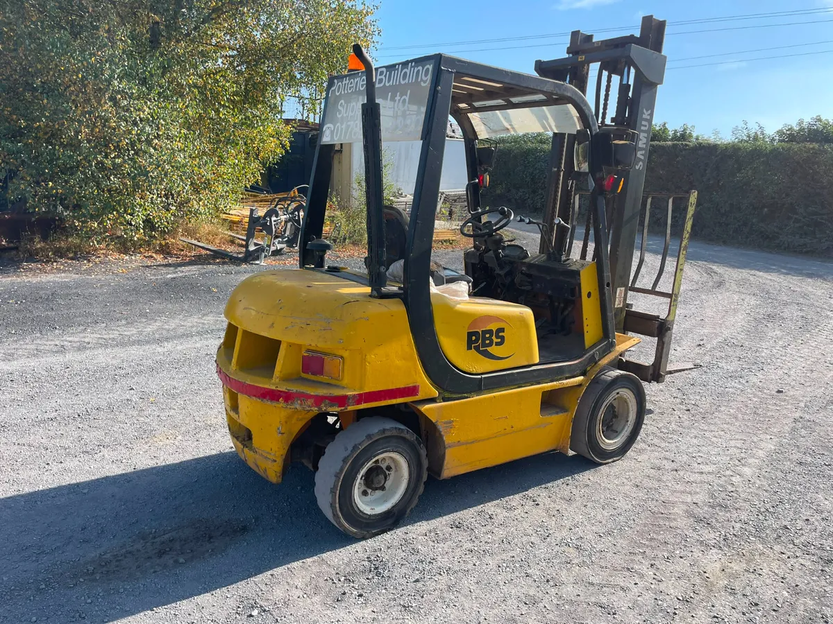 Sanuk 2.5 Ton Forklift - Image 1