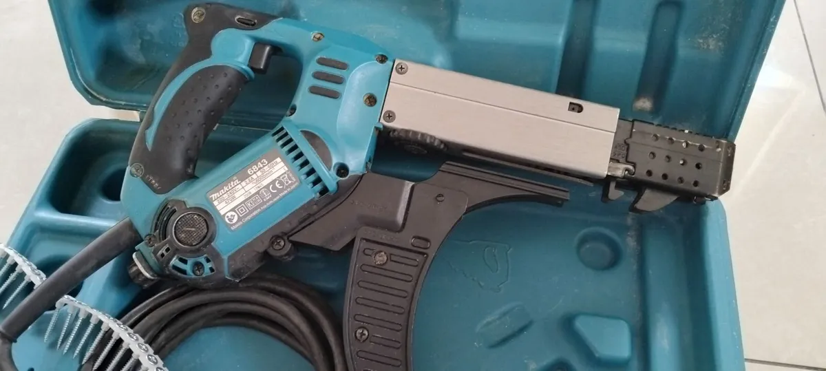 Makita 6843 Auto Feed 240v - Image 4