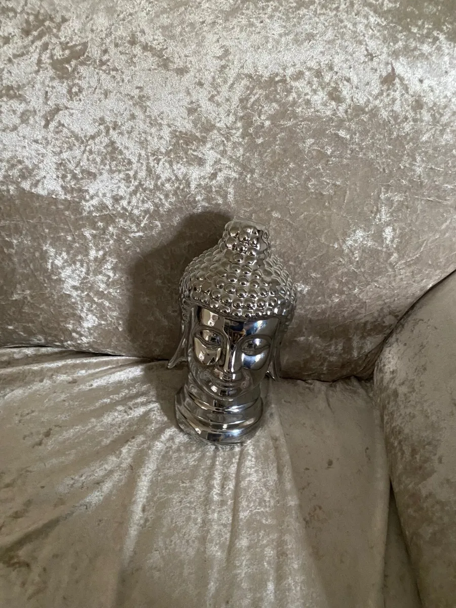 Buddha heads - Image 1