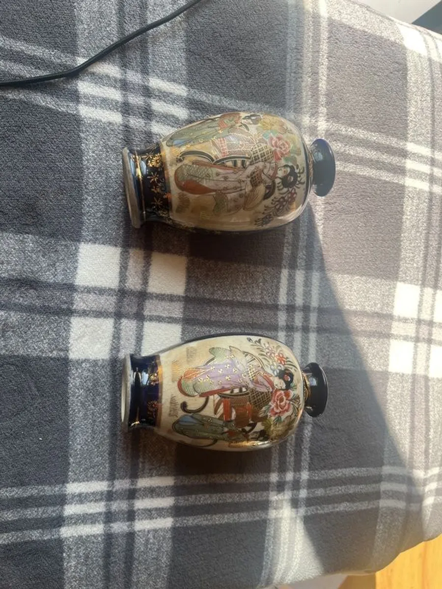 Pair of Antique Japanese Kinkozan Satsuma Vases Geisha Figures - Image 2